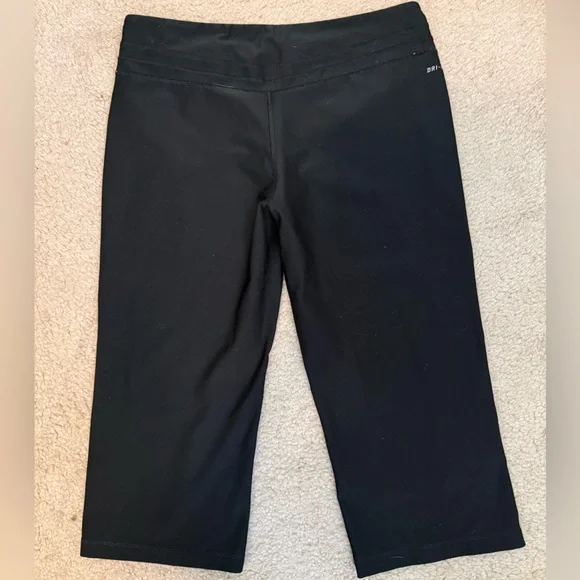Nike Black Workout Capris - Picture 2 of 3
